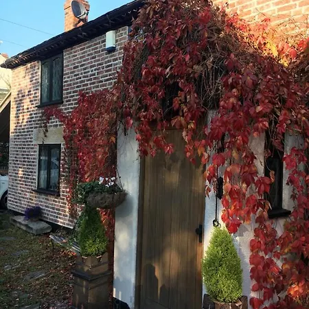 Highway Cottage Luxury B&B Kilburn  Exterior photo
