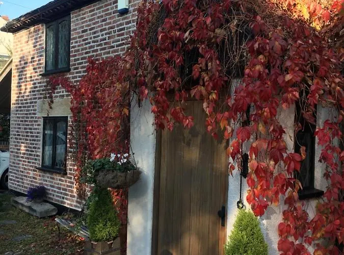 Highway Cottage Luxury B&B