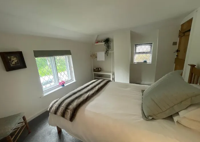 Highway Cottage Luxury B&B